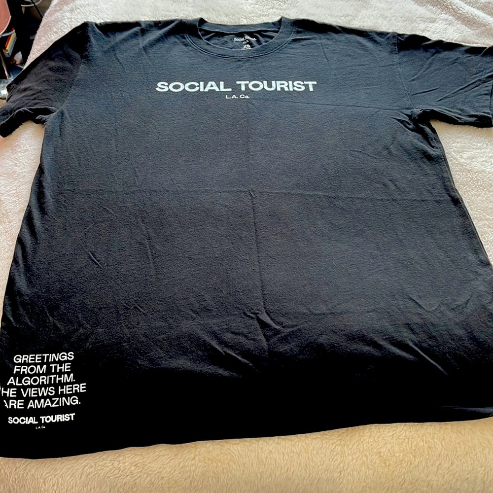 Charli and Dixie D’Amelio Social tourist Hollister Collab. T-Shirt. Size XS